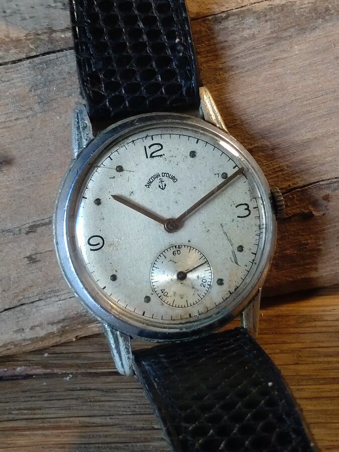 1937 Ancora d'Ouro watch, front view